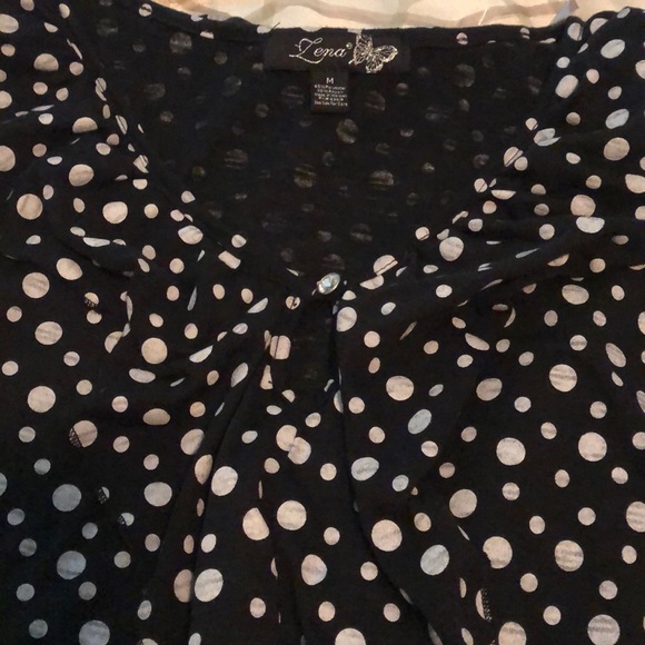 Bundle Blk/Wht tops both MD - Picture 8 of 8